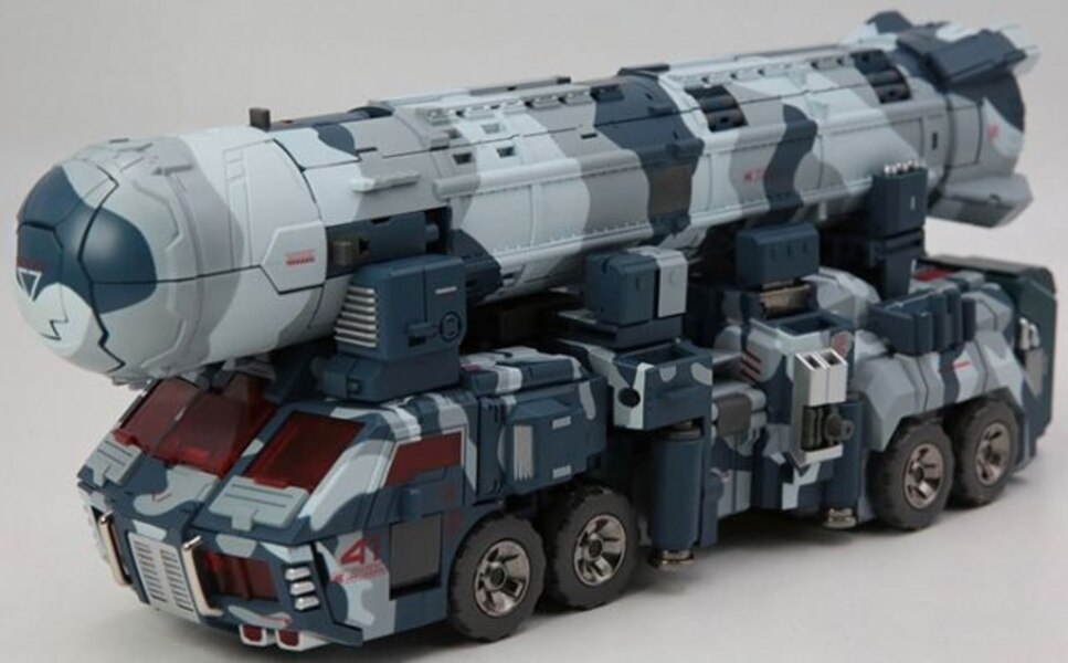 TFC Toys STC 01P Icewolf Image  (3 of 7)